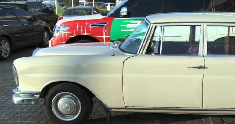 بالفيديو: لبناني يهدي ولي العهد الإماراتي سيارة الشيخ زايد